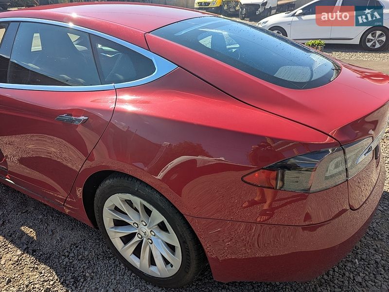Лифтбек Tesla Model S 2016 в Виннице