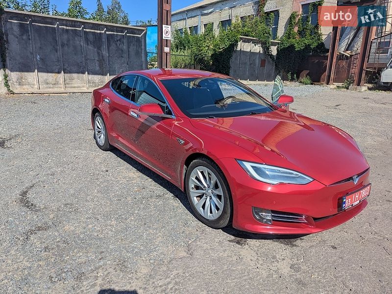 Лифтбек Tesla Model S 2016 в Виннице