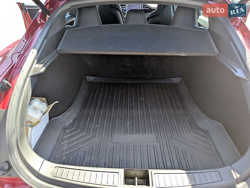 Лифтбек Tesla Model S 2016 в Виннице
