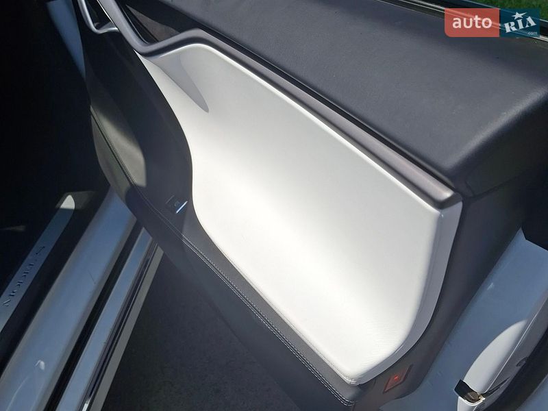 Лифтбек Tesla Model S 2020 в Ровно