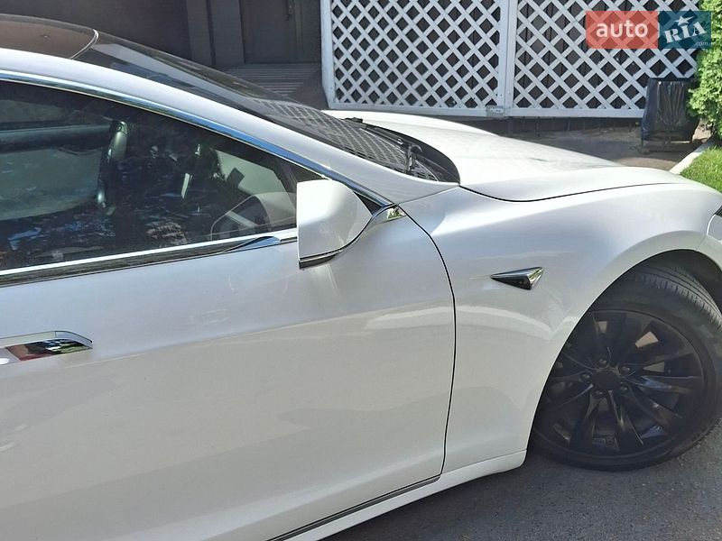 Лифтбек Tesla Model S 2020 в Ровно
