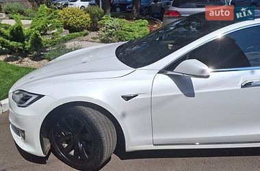 Лифтбек Tesla Model S 2020 в Ровно