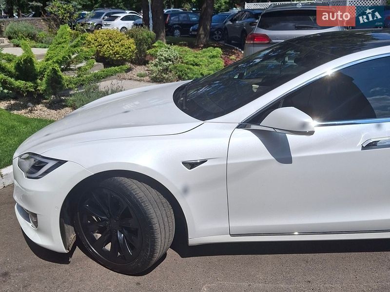 Лифтбек Tesla Model S 2020 в Ровно
