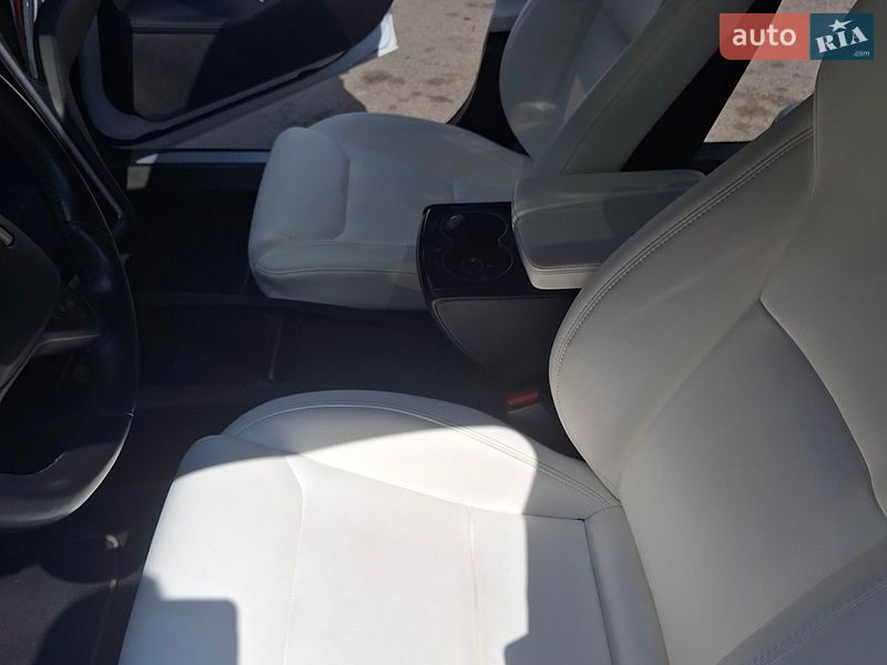 Лифтбек Tesla Model S 2020 в Ровно
