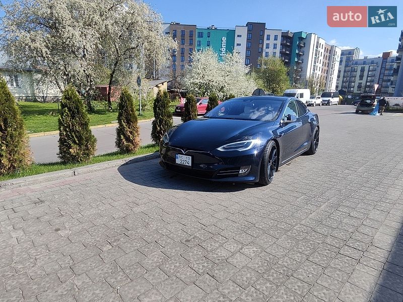 Ліфтбек Tesla Model S 2015 в Львові