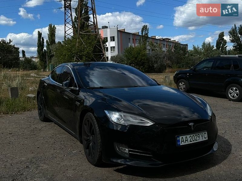 Ліфтбек Tesla Model S 2014 в Києві