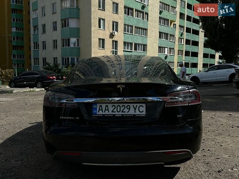 Ліфтбек Tesla Model S 2014 в Києві