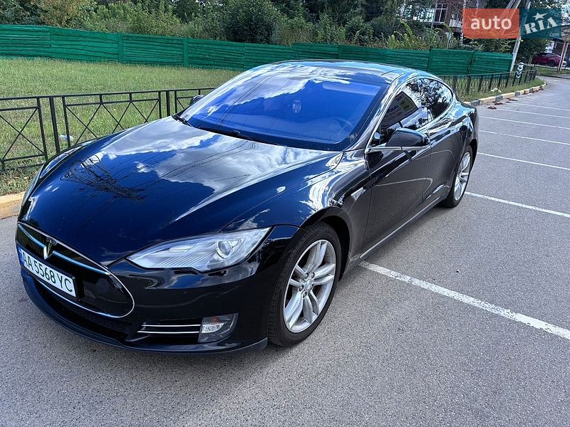 Ліфтбек Tesla Model S 2014 в Києві