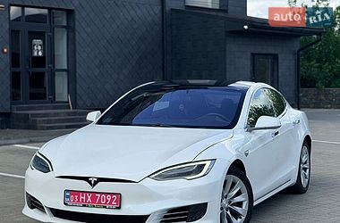 Лифтбек Tesla Model S 2017 в Ровно