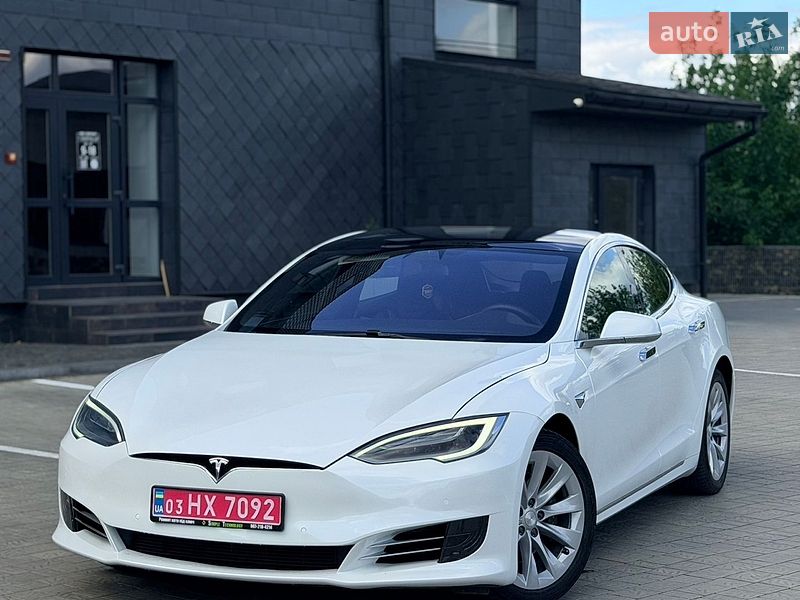 Лифтбек Tesla Model S 2017 в Ровно
