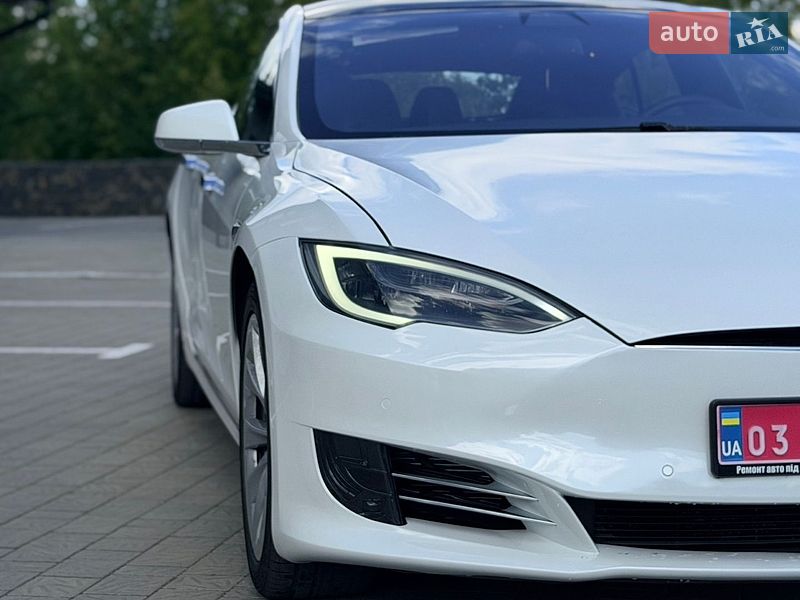 Лифтбек Tesla Model S 2017 в Ровно