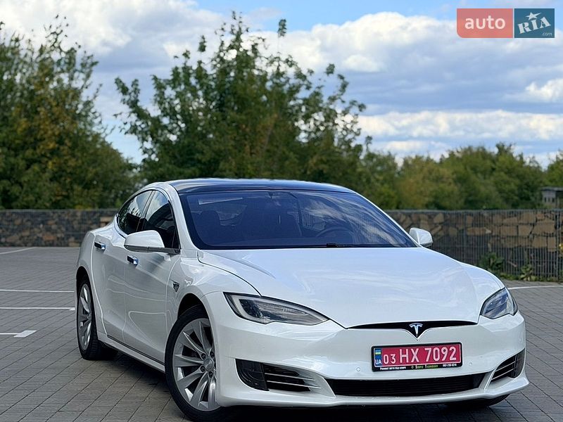 Лифтбек Tesla Model S 2017 в Ровно