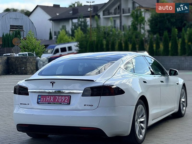 Лифтбек Tesla Model S 2017 в Ровно