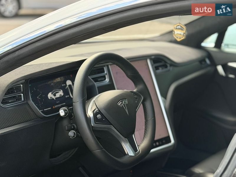 Лифтбек Tesla Model S 2017 в Ровно
