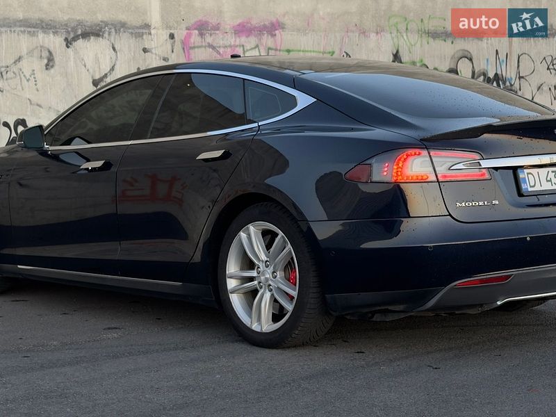 Ліфтбек Tesla Model S 2015 в Львові фото 19 Ліфтбек Tesla Model S 2015 в Львові