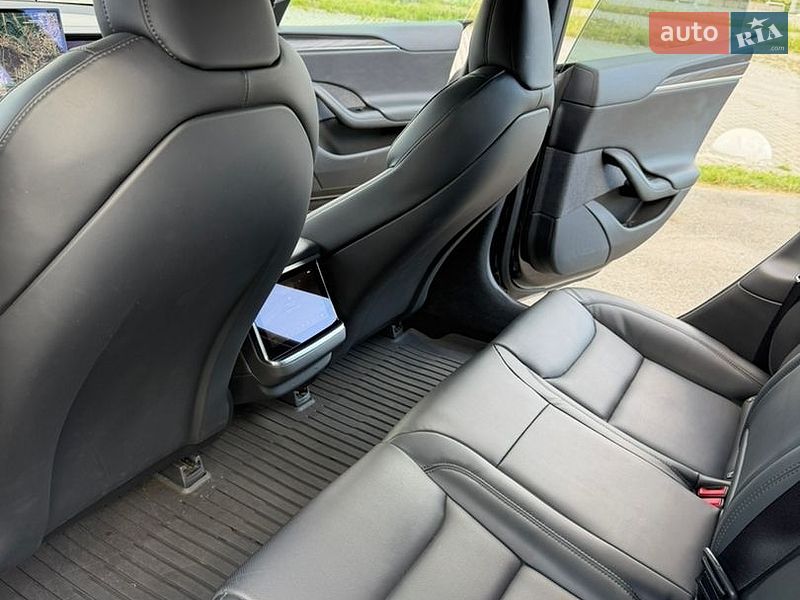 Лифтбек Tesla Model S 2022 в Львове
