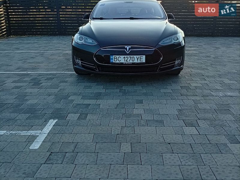 Лифтбек Tesla Model S 2014 в Львове