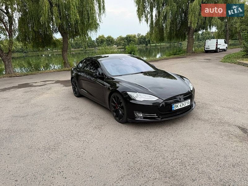 Ліфтбек Tesla Model S 2016 в Рівному