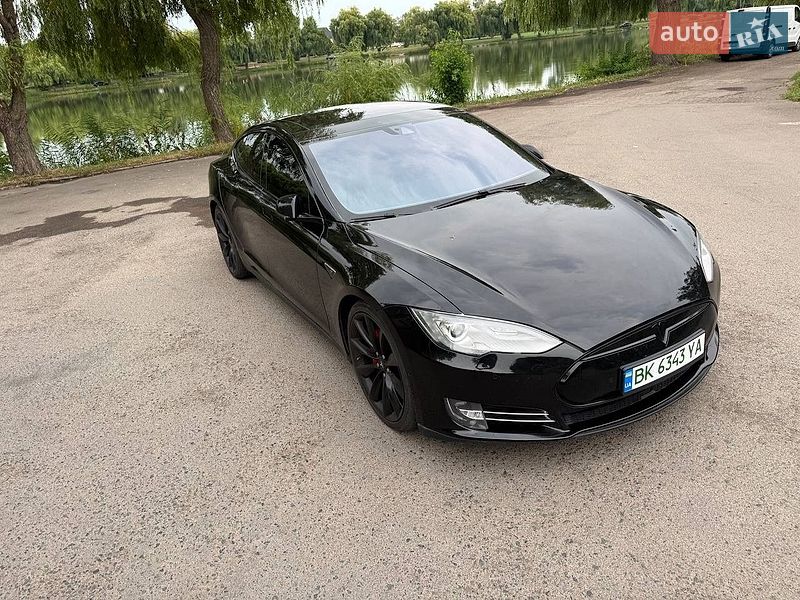 Ліфтбек Tesla Model S 2016 в Рівному