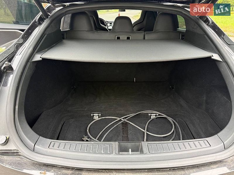 Ліфтбек Tesla Model S 2016 в Рівному
