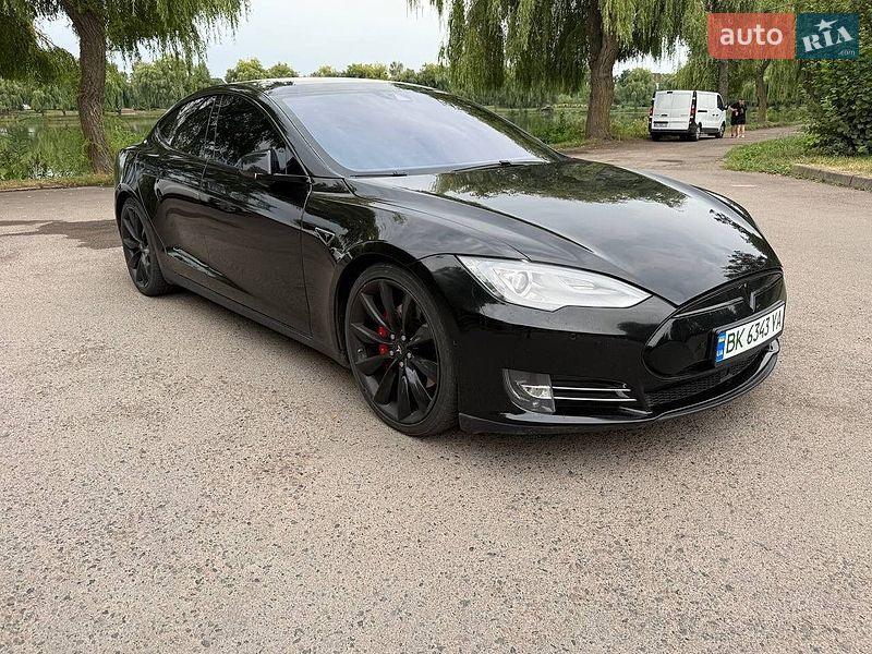 Ліфтбек Tesla Model S 2016 в Рівному