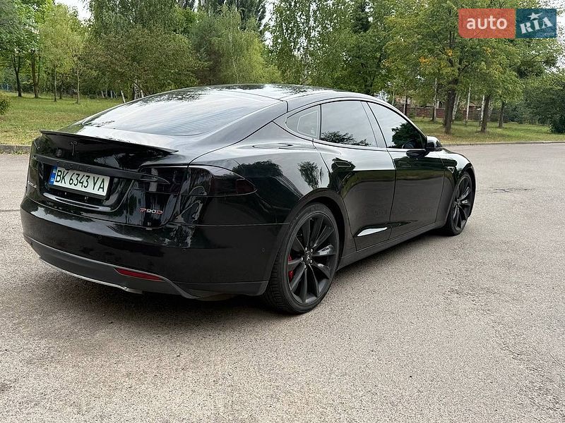 Ліфтбек Tesla Model S 2016 в Рівному