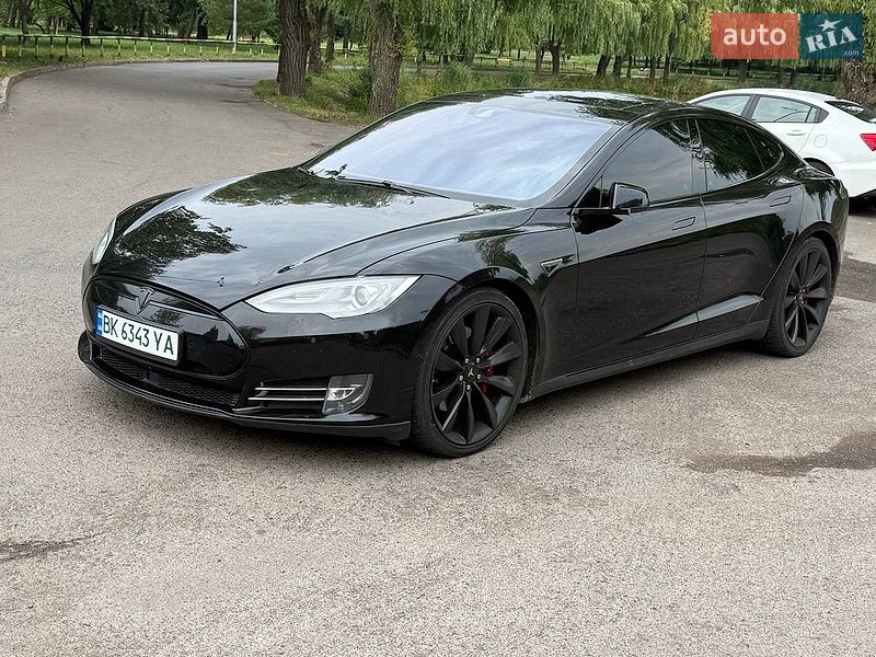 Ліфтбек Tesla Model S 2016 в Рівному