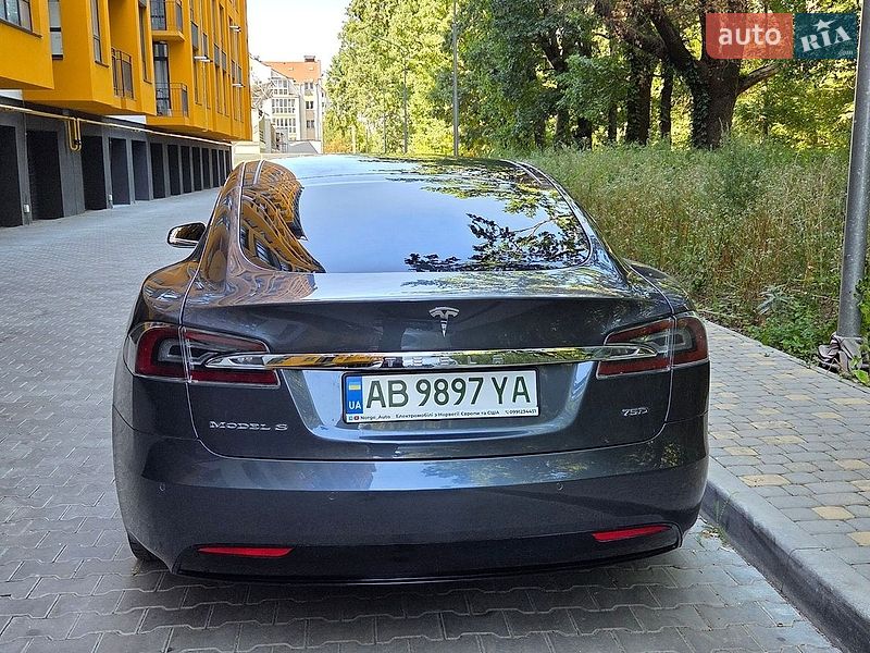 Лифтбек Tesla Model S 2018 в Виннице