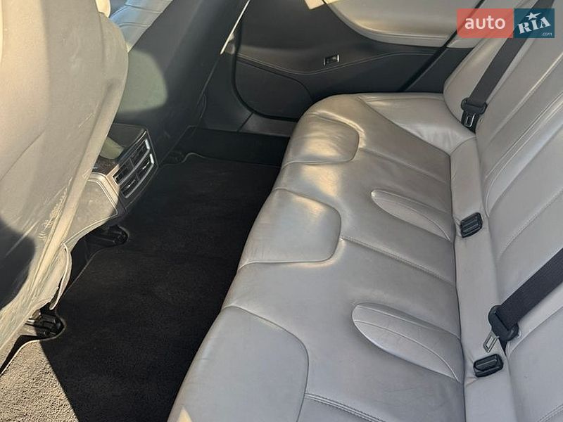 Ліфтбек Tesla Model S 2015 в Мукачевому