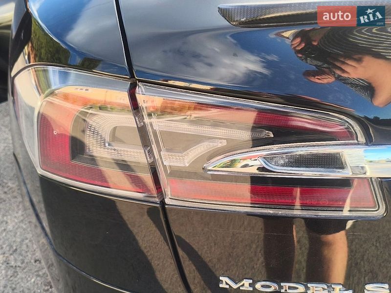 Ліфтбек Tesla Model S 2016 в Івано-Франківську