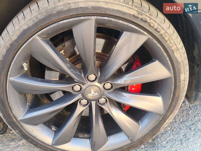 Ліфтбек Tesla Model S 2016 в Івано-Франківську