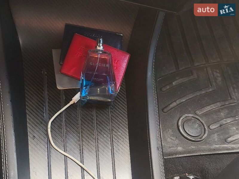 Ліфтбек Tesla Model S 2016 в Івано-Франківську