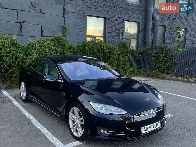 Tesla Model S 2013