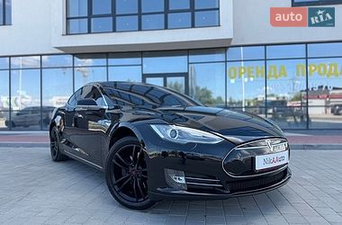 Лифтбек Tesla Model S 2015 в Ивано-Франковске
