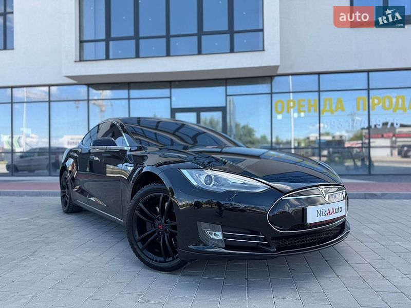 Лифтбек Tesla Model S 2015 в Ивано-Франковске
