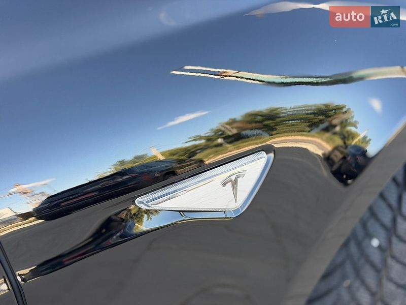 Лифтбек Tesla Model S 2015 в Ивано-Франковске