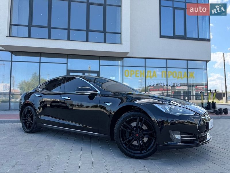 Ліфтбек Tesla Model S 2015 в Івано-Франківську