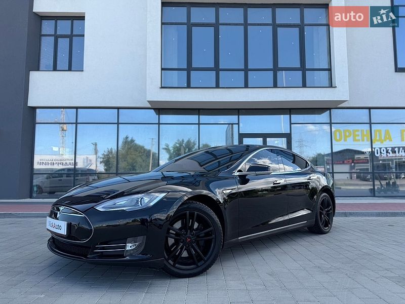 Лифтбек Tesla Model S 2015 в Ивано-Франковске