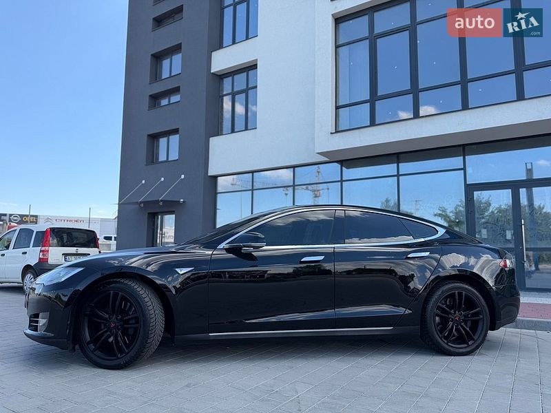 Лифтбек Tesla Model S 2015 в Ивано-Франковске