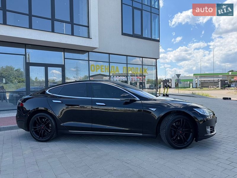 Лифтбек Tesla Model S 2015 в Ивано-Франковске