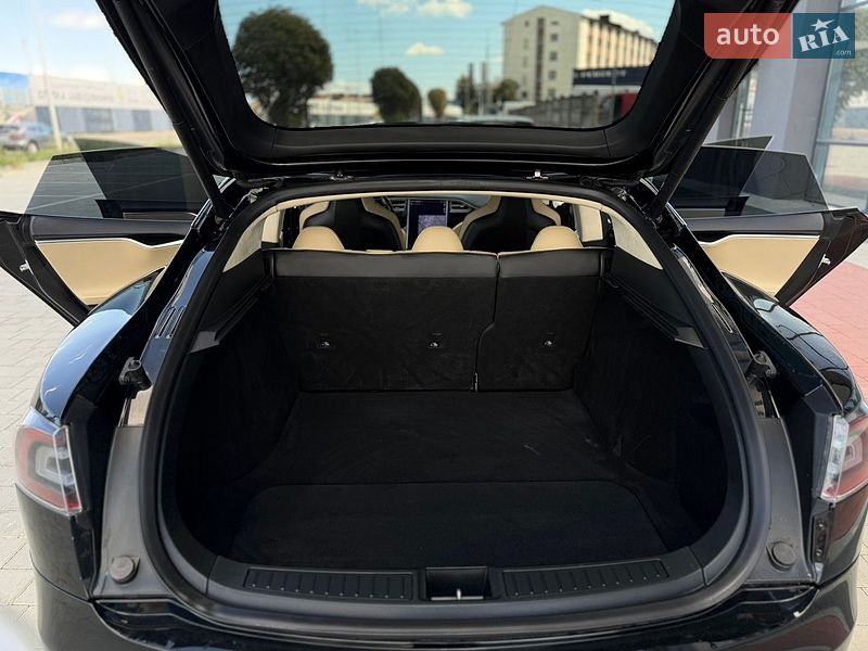 Ліфтбек Tesla Model S 2015 в Івано-Франківську