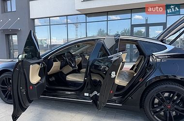 Лифтбек Tesla Model S 2015 в Ивано-Франковске