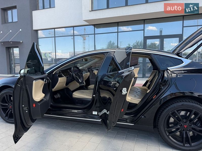Лифтбек Tesla Model S 2015 в Ивано-Франковске