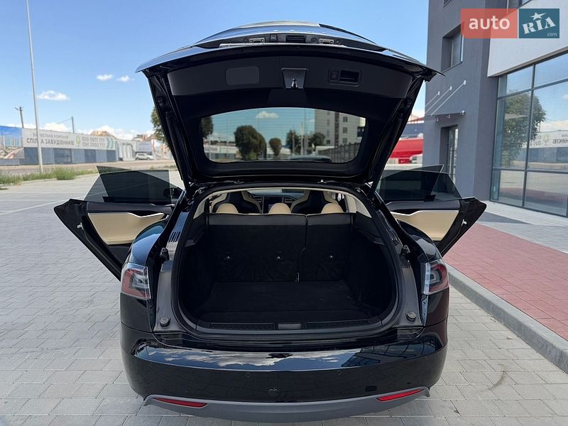 Лифтбек Tesla Model S 2015 в Ивано-Франковске
