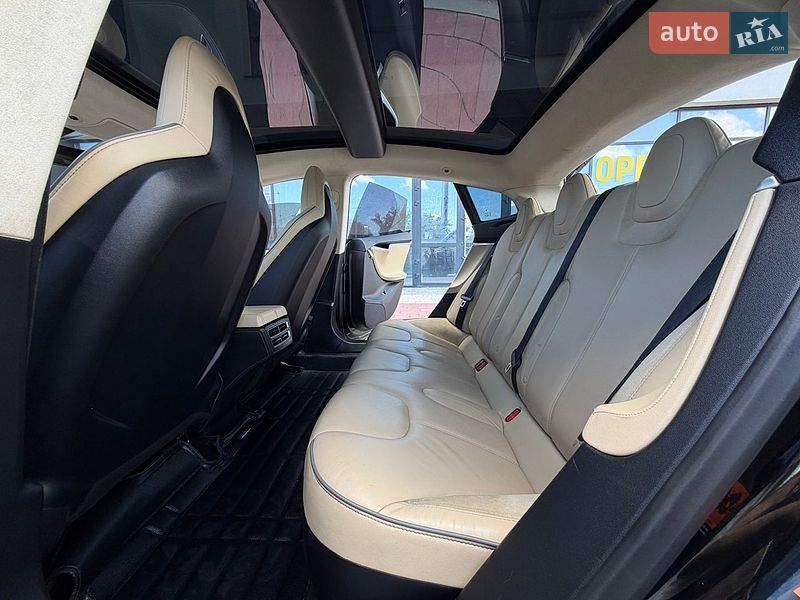 Лифтбек Tesla Model S 2015 в Ивано-Франковске