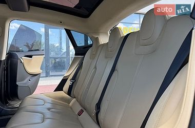 Ліфтбек Tesla Model S 2015 в Івано-Франківську