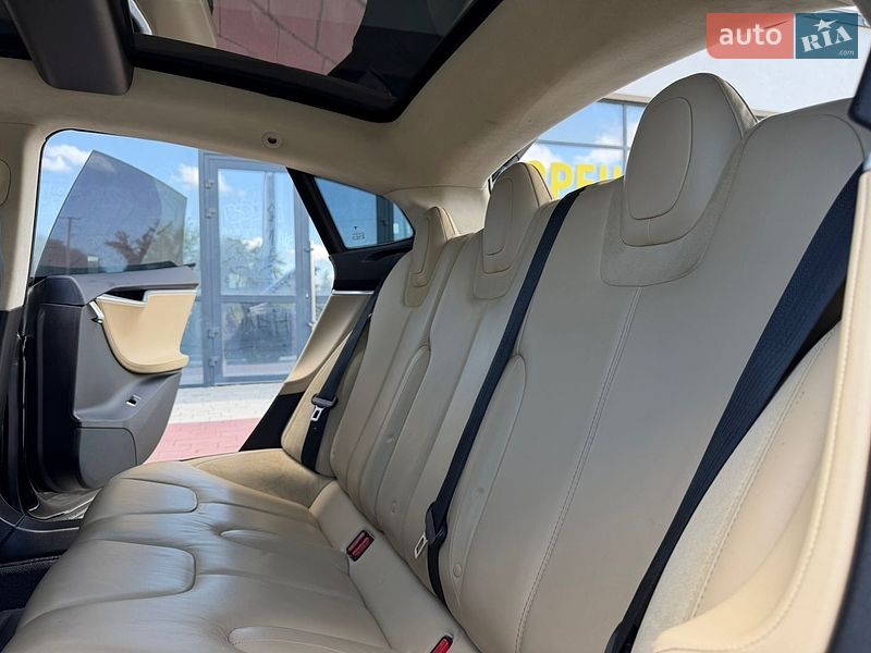Ліфтбек Tesla Model S 2015 в Івано-Франківську