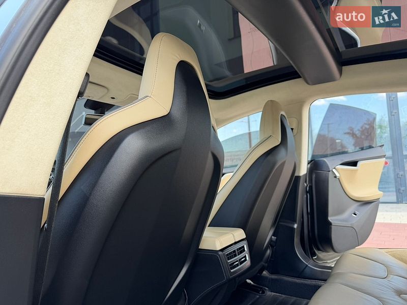 Лифтбек Tesla Model S 2015 в Ивано-Франковске