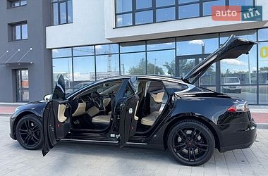 Лифтбек Tesla Model S 2015 в Ивано-Франковске