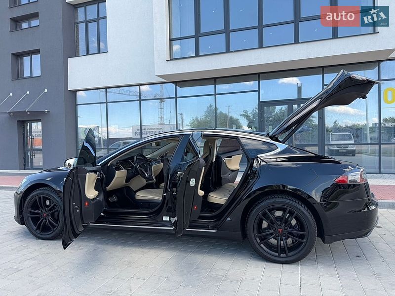 Лифтбек Tesla Model S 2015 в Ивано-Франковске